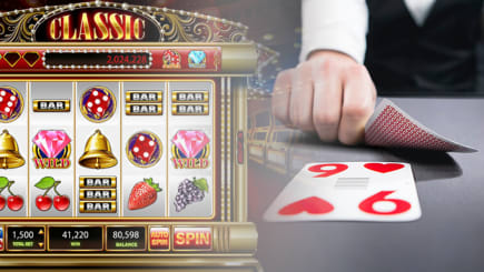 Qual é a diferença entre slots e jogos ao vivo?
